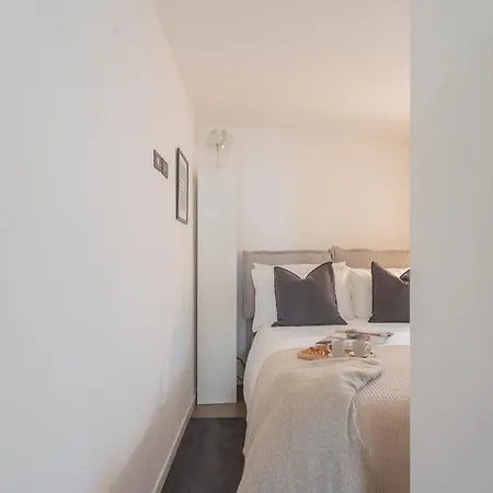 Apartamento Pretty In Old Town By Rent Carate Urio
