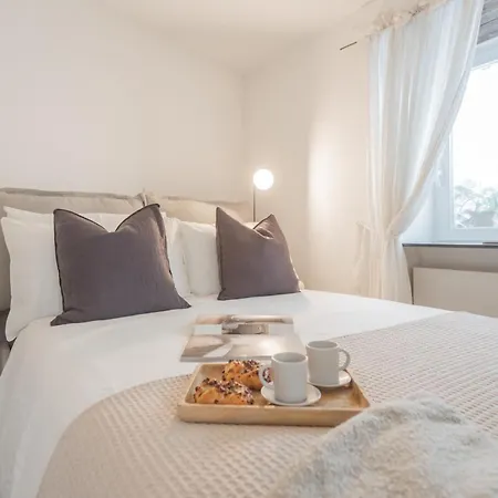 Pretty In Old Town By Rent Apartamento